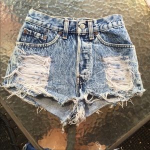 Distressed Acid Wash Denim Vintage Levi’s High Waisted Jean Shorts 23/24